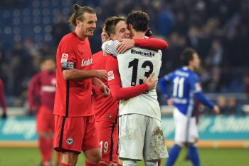 Torwart Heinz Lindner konnte bei seinem Startelf-Debüt in der Bundesliga die Null halten und sich mit seinen Teamkollegen über einen 1:0-Sieg auf Schalke freuen. (Foto: imago/Revierfoto)