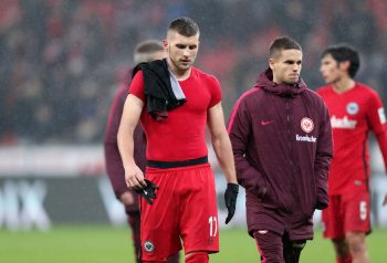 Enttäuschte Gesichter bei der Eintracht nach der deutlichen Niederlage gegen Bayer 04 Leverkusen.