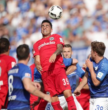 Das Hinspiel in Darmstadt war stark umkämpft, die Eintracht zog am Ende den Kürzeren. Das soll heute anders sein.