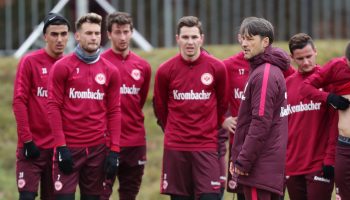 Trainer Niko Kovac stimmt sein Team auf die Partie gegen Hertha BSC ein.