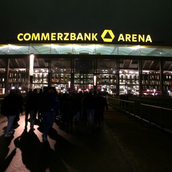 commerzbank-arena-bei-nacht