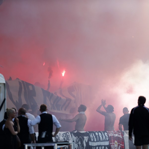  Verpassen die Eintracht-Fans womöglich das Finalspiel?