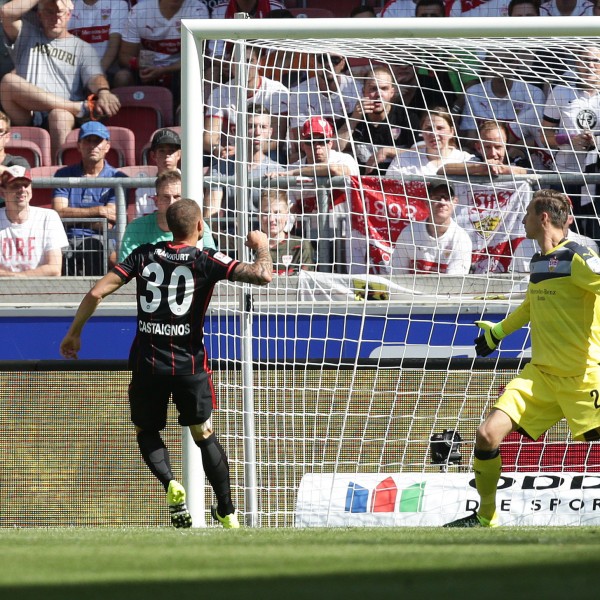Der Führungstreffer für die SGE durch ein Eigentor von Hlousek.