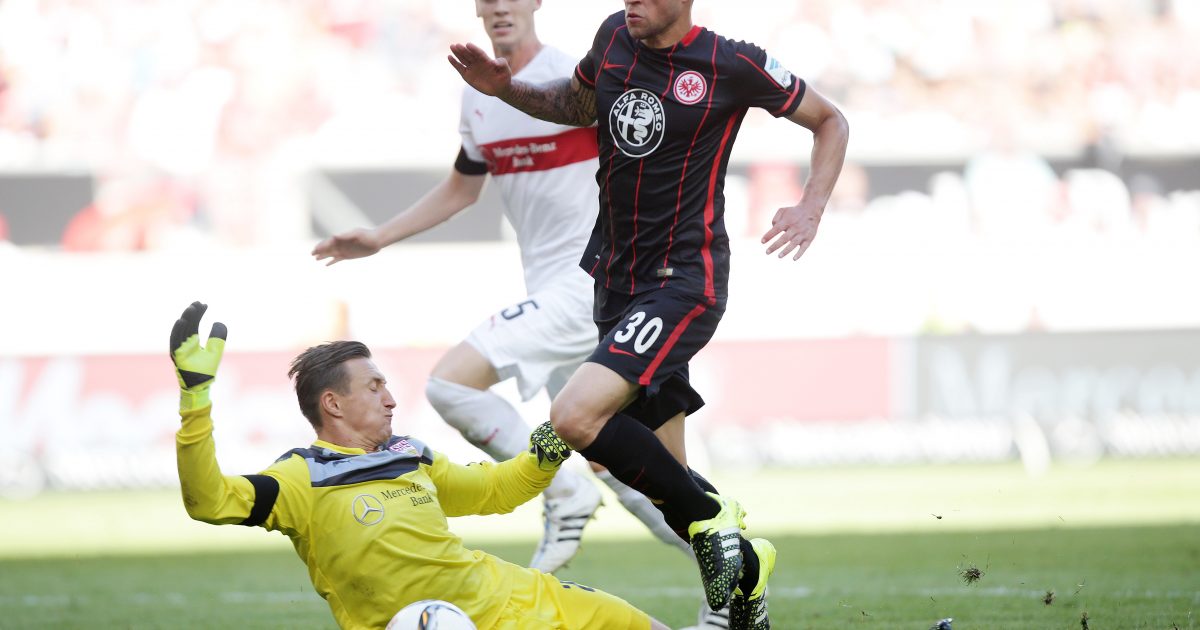 VfB-Torhüter Tyton foult Luc Castaignos