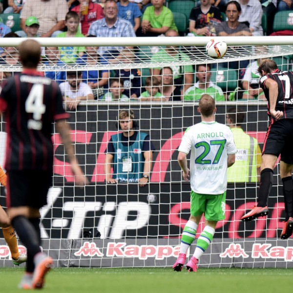 Der Anschlusstreffer: Stefan Reinartz köpft das 1:2.