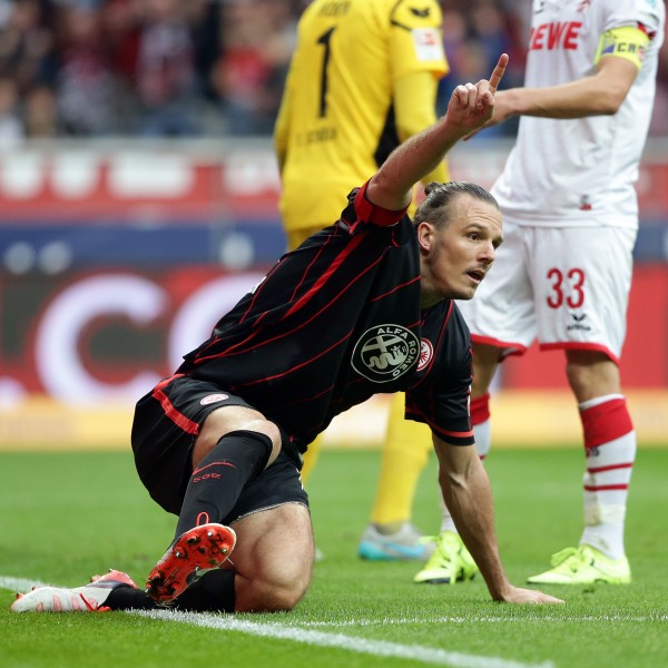 Alexander Meier bejubelt seinen Treffer zum 3:0