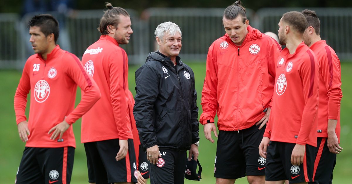 Führte viele Gespräche nach einer enttäuschenden Pleite. Trainer Armin Veh.