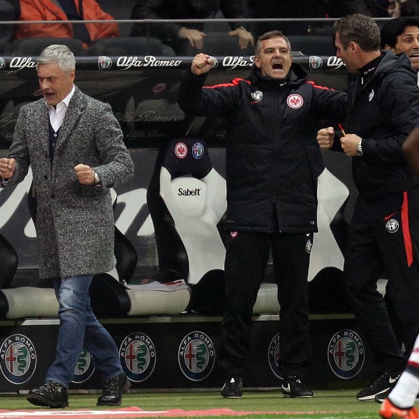 Moppes Petz (Mitte) war beim einzigen Sieg der Eintracht in Mainz dabei - als Torhüter des FSV.