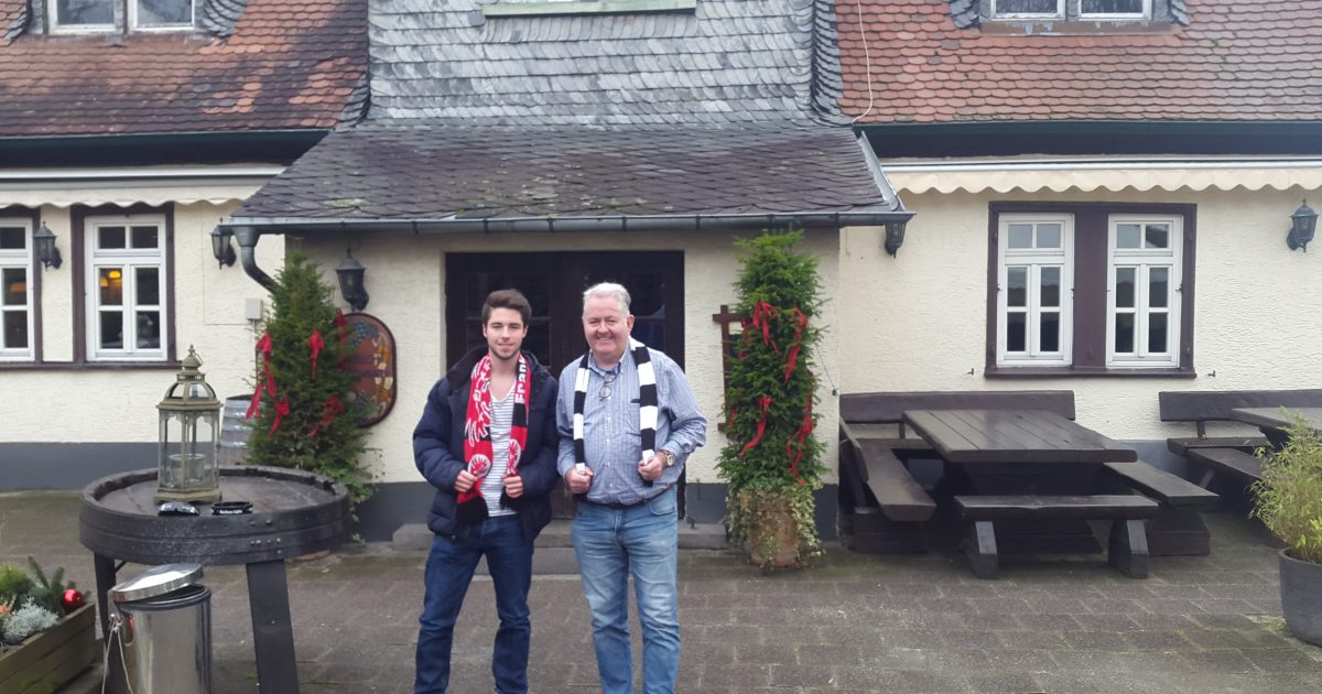 FPS-Premiumpartner Paul zusammen mit Sohn Justin vor dem Frankfurter Haus in Neu-Isenburg.