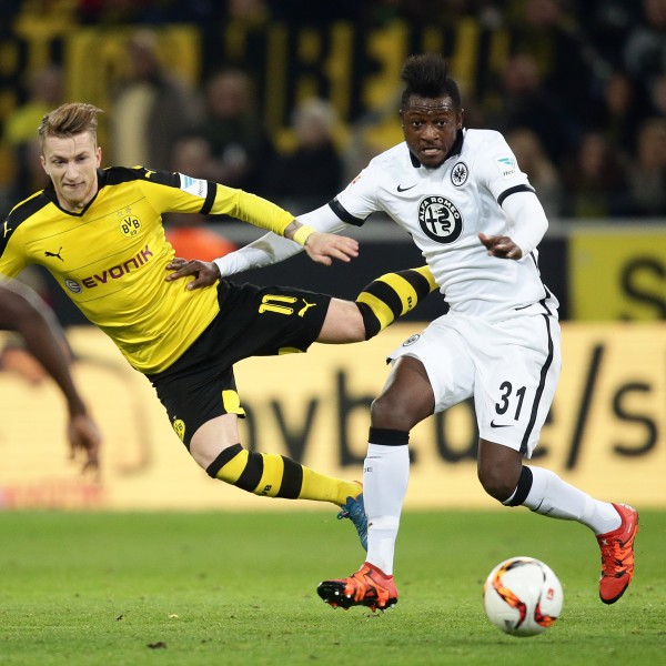 David Kinsombi im Duell mit Marco Reus
