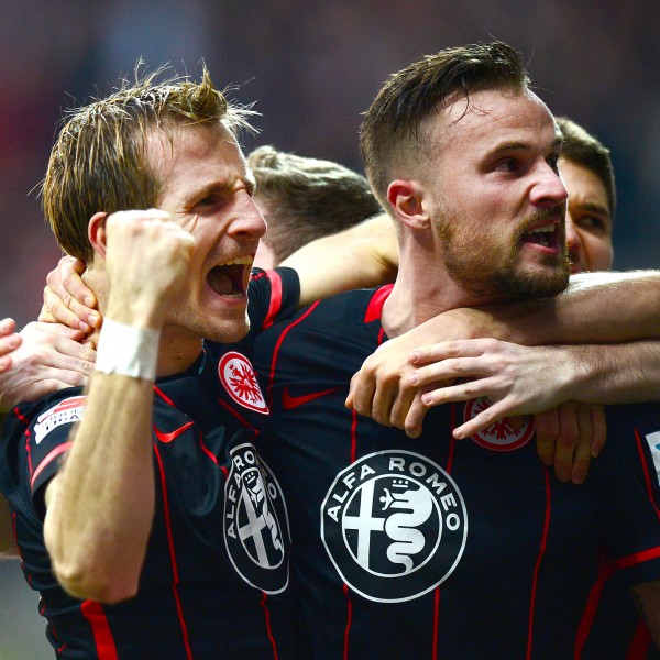 So wie hier Aigner und Seferovic beim Sieg im Hinspiel gegen Bremen, wollen alle auch am 34. Spieltag jubeln, wenn der Klassenerhalt erreicht ist.