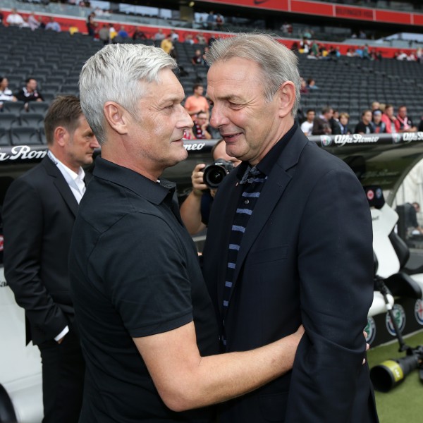 Charly Körbel (r.) reiste 1996 ebenfalls mit einem verunsciherten Team nach Dortmund und kassierte ein derbes 0:6. Macht Armin Veh es 19 Jahre später besser?