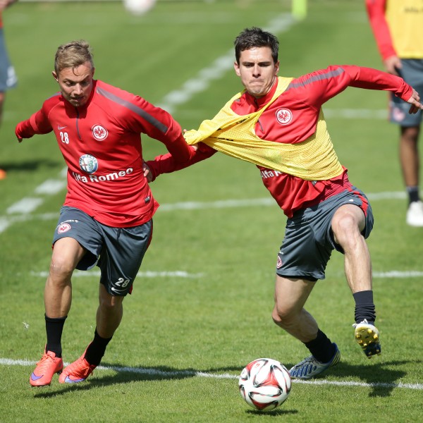 Sollen auch über den Sommer hinaus das Trikot der Eintracht tragen. Sonny Kittel (li.) und Johannes Flum (re.)