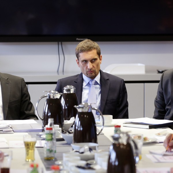 Welchen Weg geht die Eintracht? Vorstandschef Heribert Bruchhagen, Finanzvorstand Oliver Frankenbach und Vorstand Axel Hellmann.