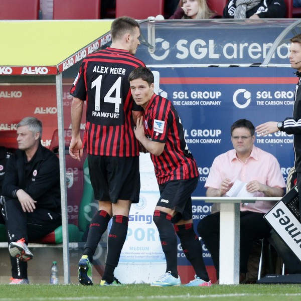 Alex Meier musste vor drei Jahren in  Augsburg schon frühzeitig verletzt vom Feld.