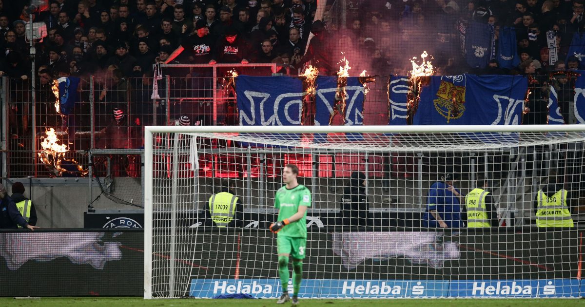 Beim Hessenderby brannte es im Eintrachtblock. Der Verein bekam dafür nun die Quittung.