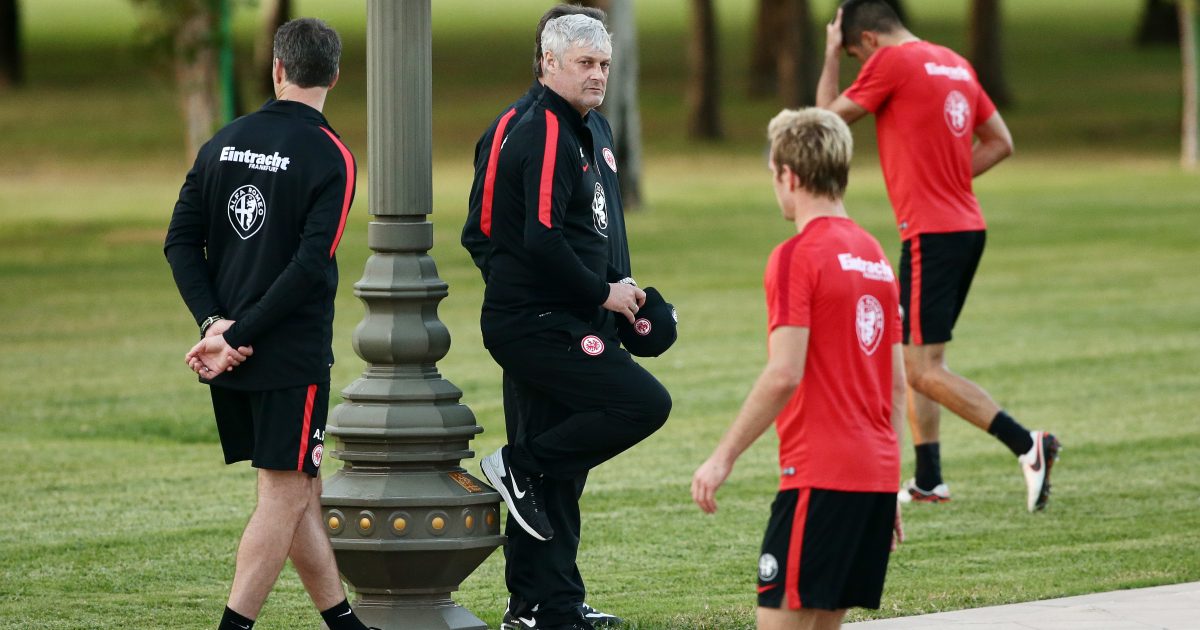 Trainer Armin Veh feilt an einer neuen Taktik