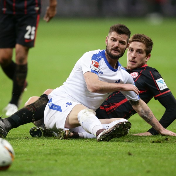 Für Marcel Heller (l.) und Darmstadt 98 könnte es in der Rückrunde eng werden.