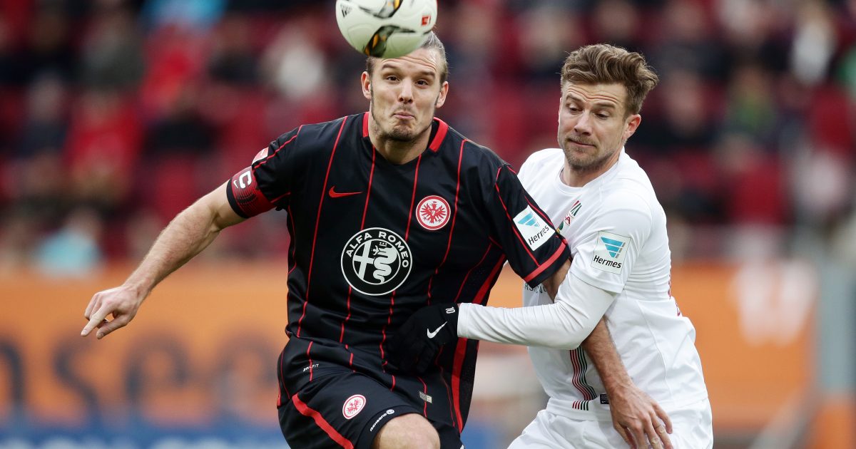 Alex Meier im Zweikampf mit Daniel Baier