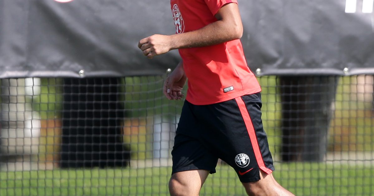 Darf endlich wieder gegen den Ball treten. Abwehrchef Carlos Zambrano.