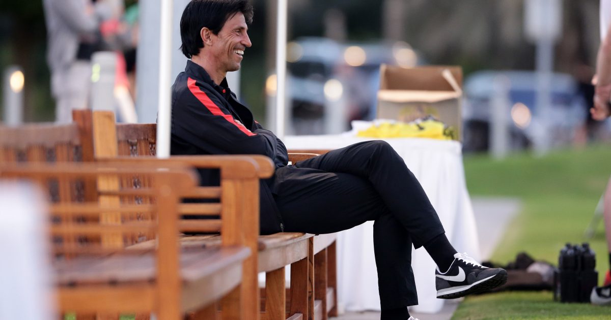 Sportdirektor Bruno Hübner hat gut lachen in Abu Dhabi. 