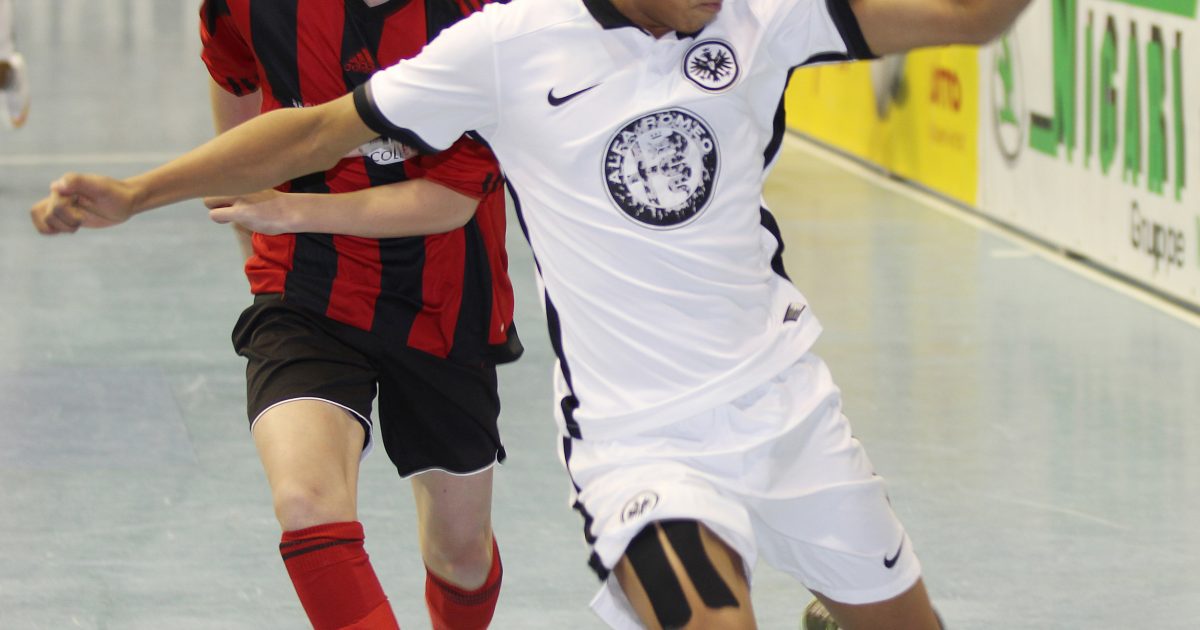 Max Bell Bell (rechts, hier im Eröffnungsspiel gegen Lok Stendal) landete mit der U15 der Eintracht beim Pape-Cup in Magdeburg auf Rang zehn.