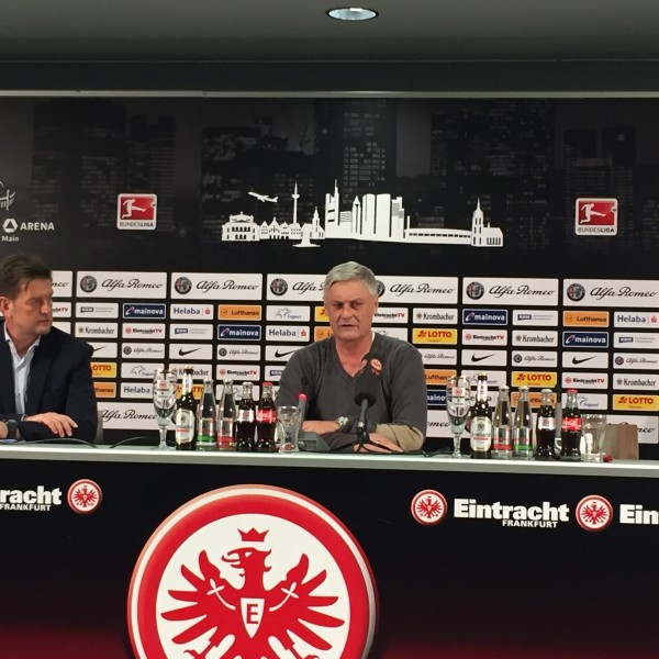 Armin Veh war bei der obligatorischen Pressekonferenz sehr gesprächig: "Warum fragt ihr mich nach Seferovic und nicht, ob Chandler im Kader ist?"