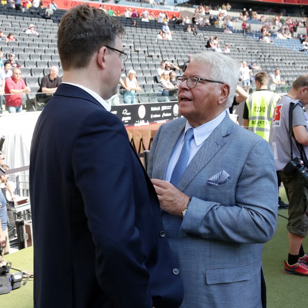 Wolfgang Steubing (r.) muss bei der Eintracht eine Menge Aufgaben lösen.