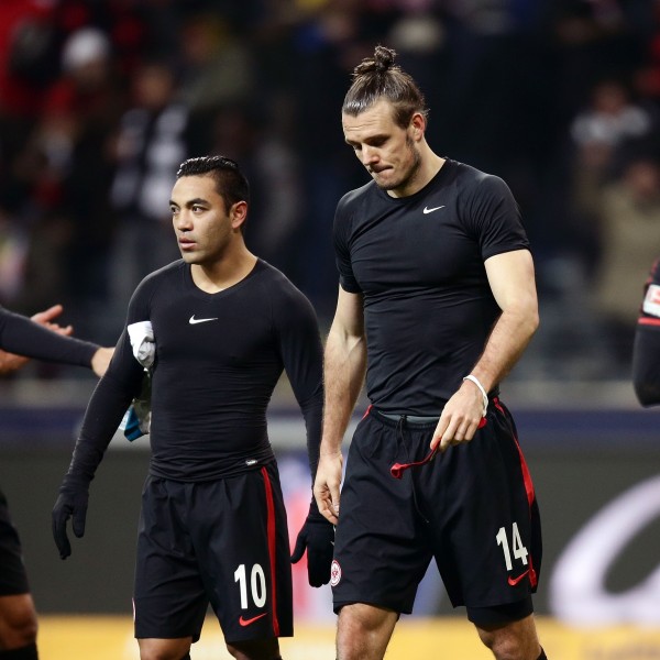 Zufriedenheit sieht anders aus: Alexander Meier & Co. enttäuscht nach Spielende. 