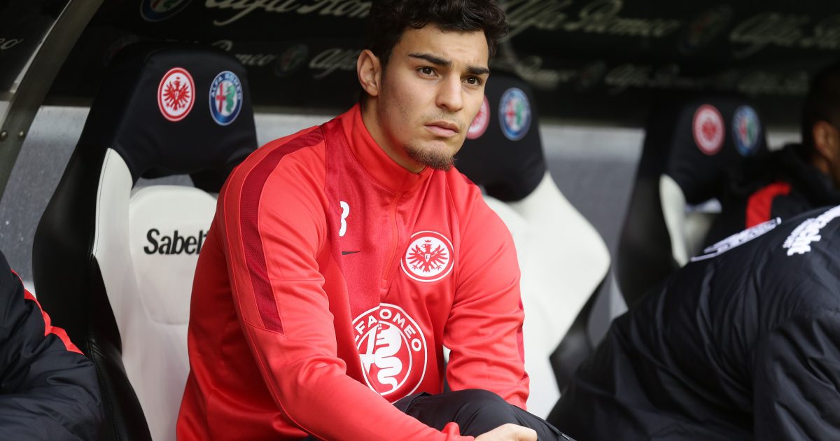Kaan Ayhan durfte bislang nur zuschauen bei den Spielen der Eintracht.