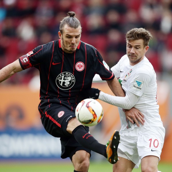 Immer weiter und volle Kraft voraus lautet das Motto des Eintrachtkapitäns Alex Meier.