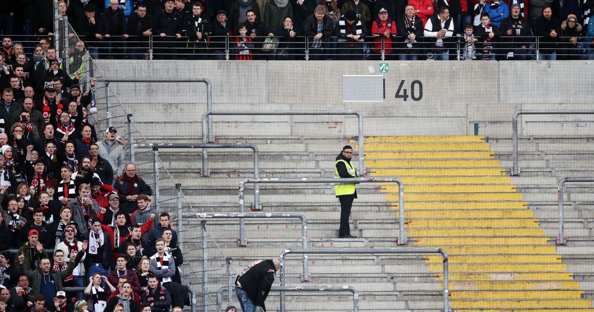 Wird man sich an den Anblick von leeren Blöcken gewöhnen müssen? Hohe Ticketpreise und Kollektivstrafen verärgern die treuen Fans.