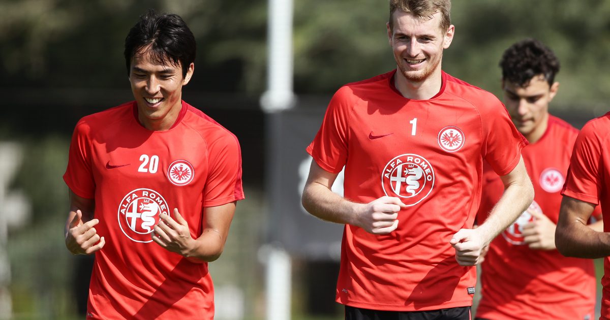 Sind derzeit mit ihren Nationalteams unterwegs: Makoto Hasebe (re.) und Lukas Hradecky.