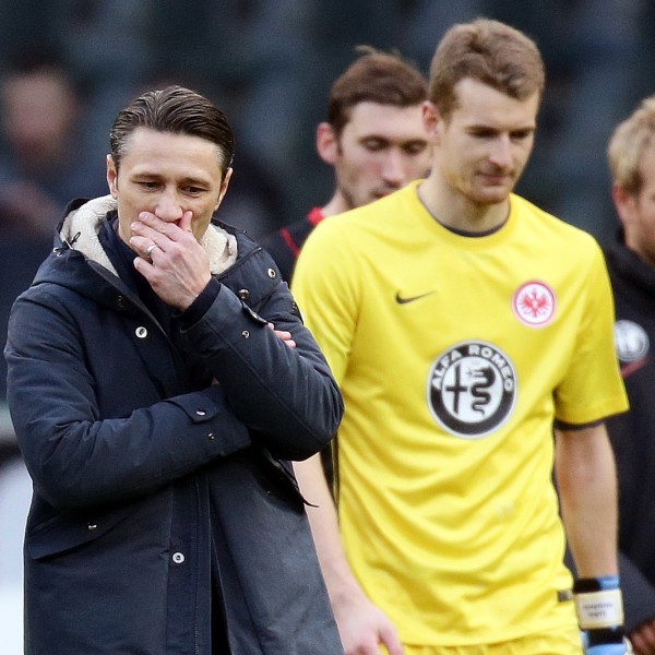 Eintracht-Trainer Niko Kovac, Stefan Reinartz und Lukas Hradecky nach Spielende 
