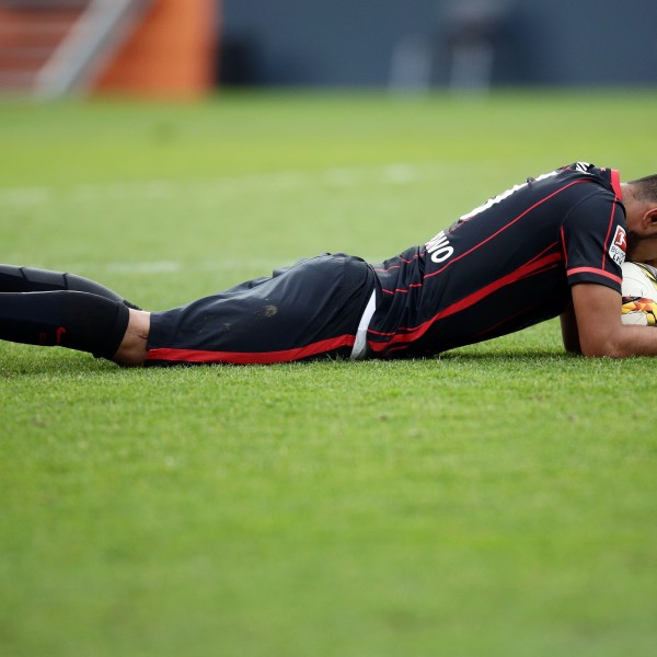 Wenn ein Bild mehr sagt als tausend Worte: Carlos Zambrano am Boden