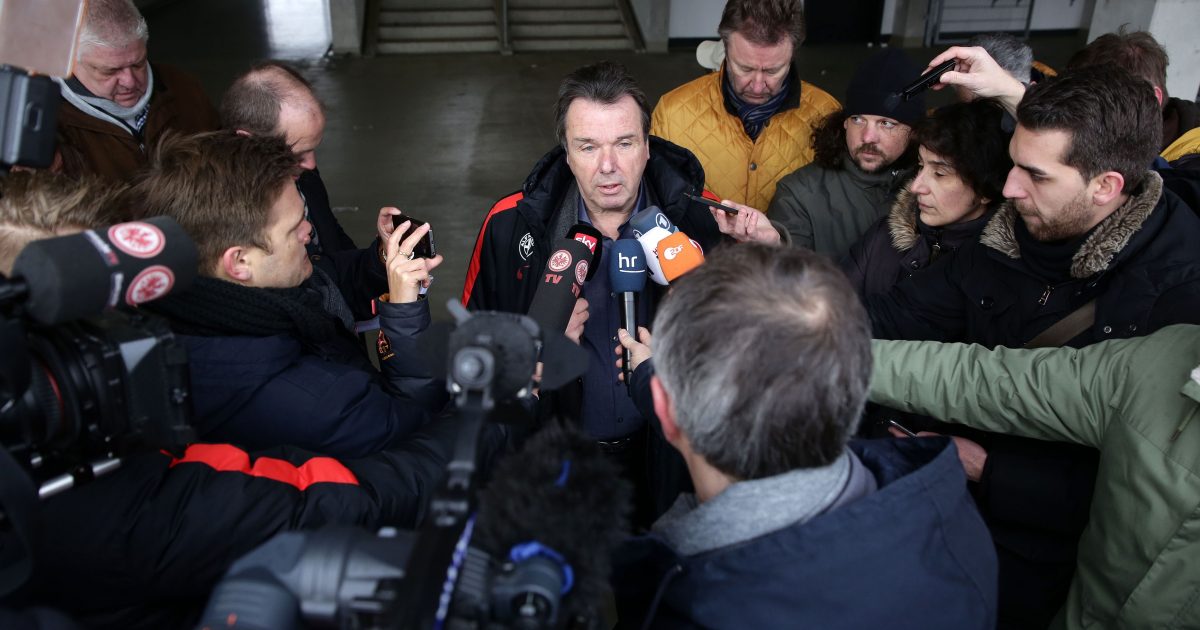 Konnte am späten Montagabend noch keinen Veh-Nachfolger präsentieren: Vorstandschef Heribert Bruchhagen.