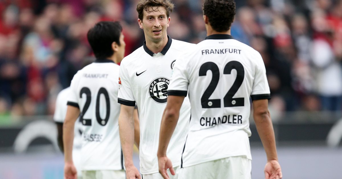 Makoto Hasebe, David Abraham und Timothy Chandler enttäuscht nach dem Gegentor zum 0:1.