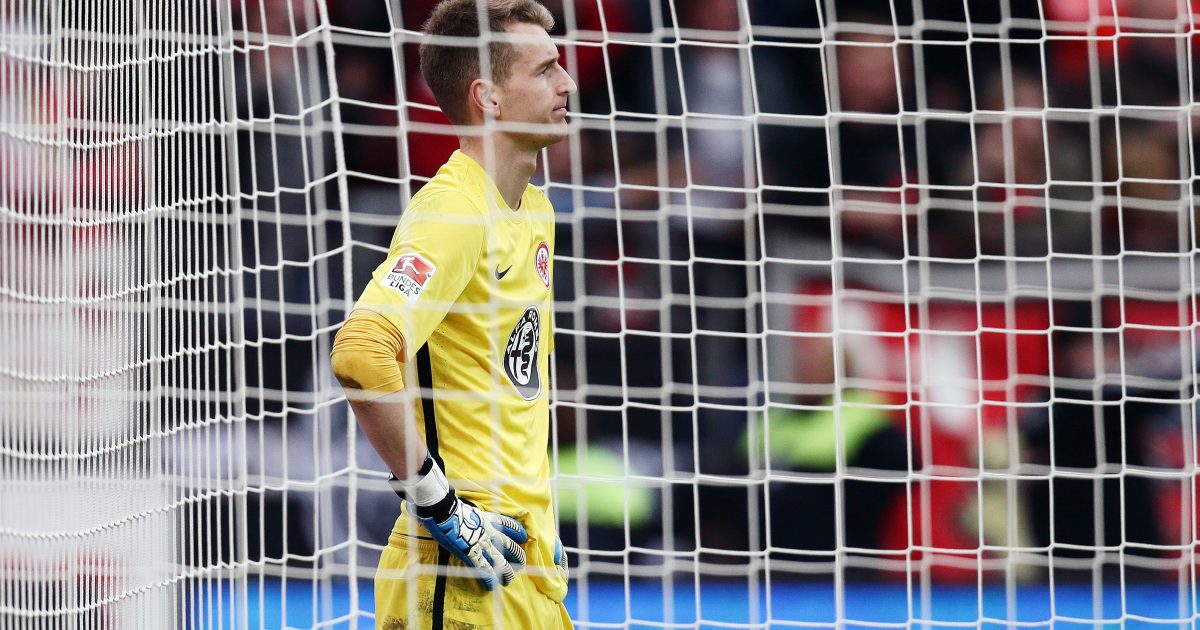 Würde vermutlich gerne auf die wöchentlichen Auszeichnungen verzichten. Torwart Lukas Hradecky.