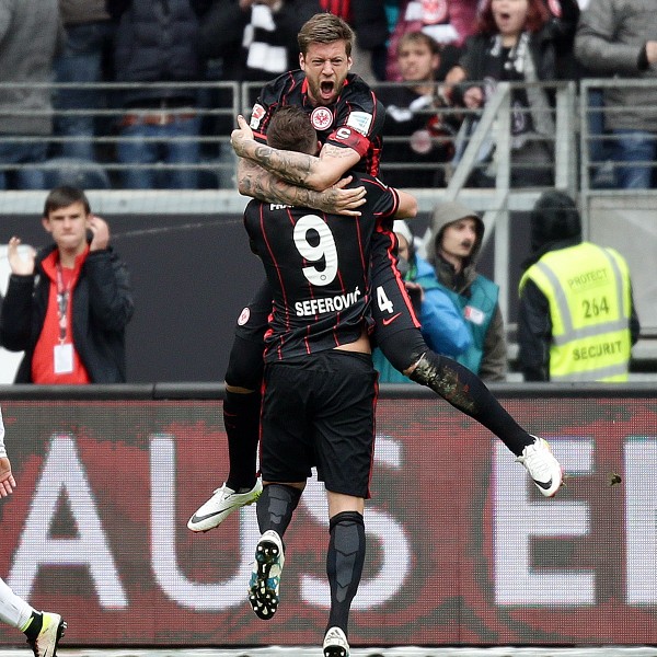Marco Russ bejubelt mit Haris Seferovic sein Tor zum 1:1.
