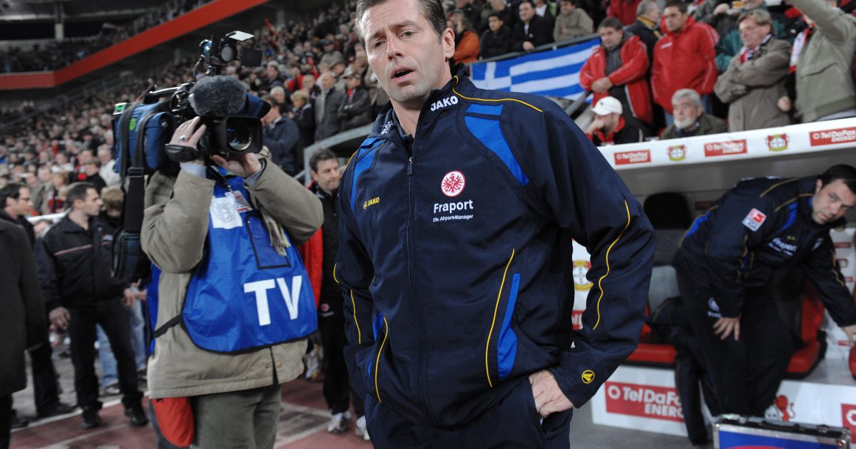 Michael Skibbe sprach nach einem 0:4 in Leverkusen Missstände bei der Eintracht an.