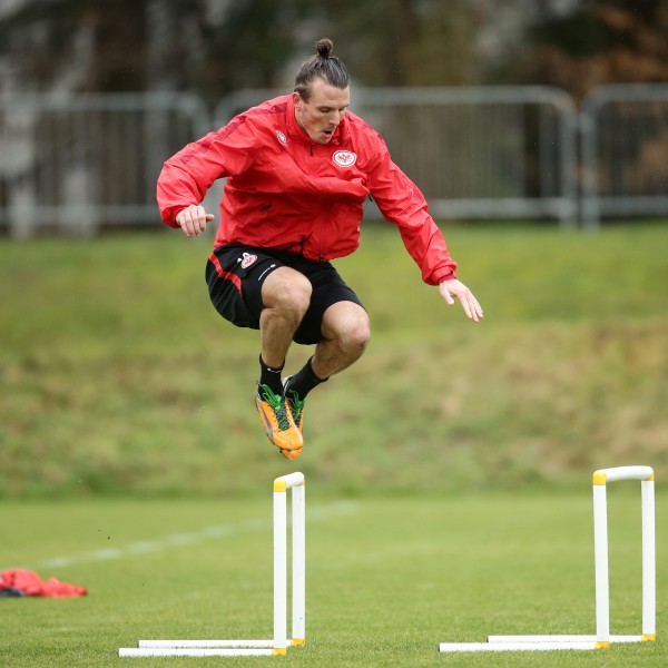 Alex Meier arbeitet in der Reha für ein Comeback noch in dieser Saison.