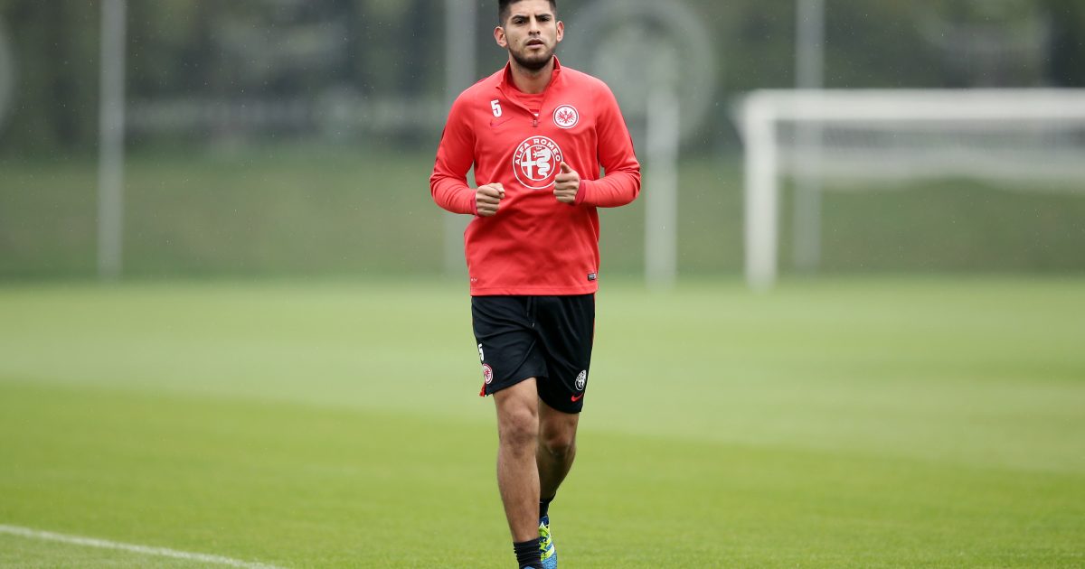 Steht er vielleicht doch nicht zur Verfügung? die Eintracht zittert um den Einsatz von Carlos Zambrano.