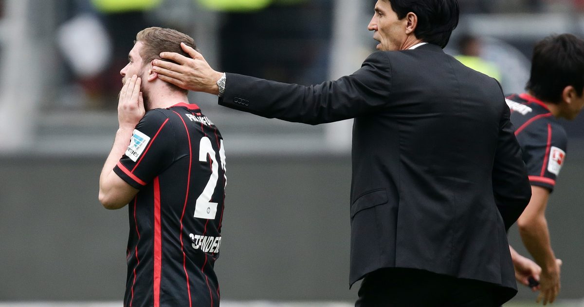 Bruno Hübner tröstet Marc Stendera - und glaubt weiterhin an den Klassenerhalt.