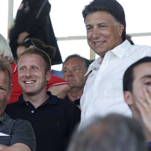  Patrick Ochs, hier links neben dem Spielerberater Klaus Gerster, wird neuer sportlicher Leiter im Eintracht-NLZ. (Foto: Heiko Rhode)