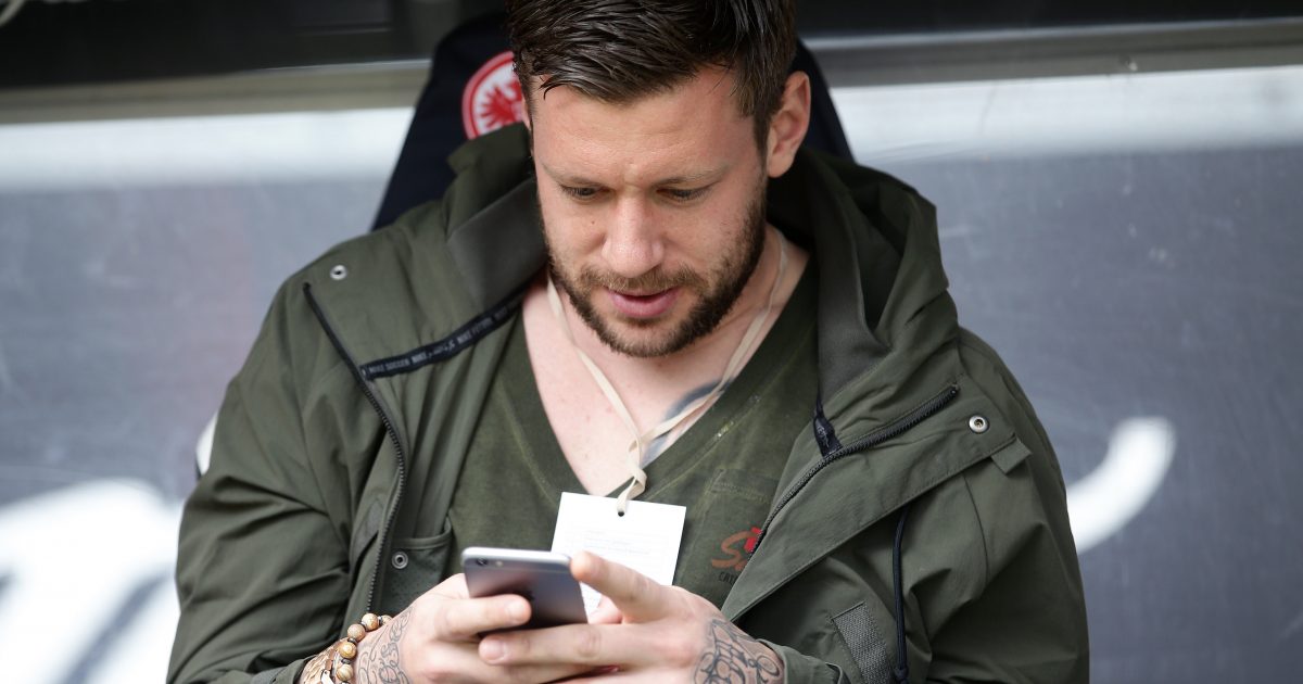 Marco Russ will gegen Bayer 04 Leverkusen das Smartphone wieder zur Seite legen und auf dem Feld mithelfen, Punkte zu holen.