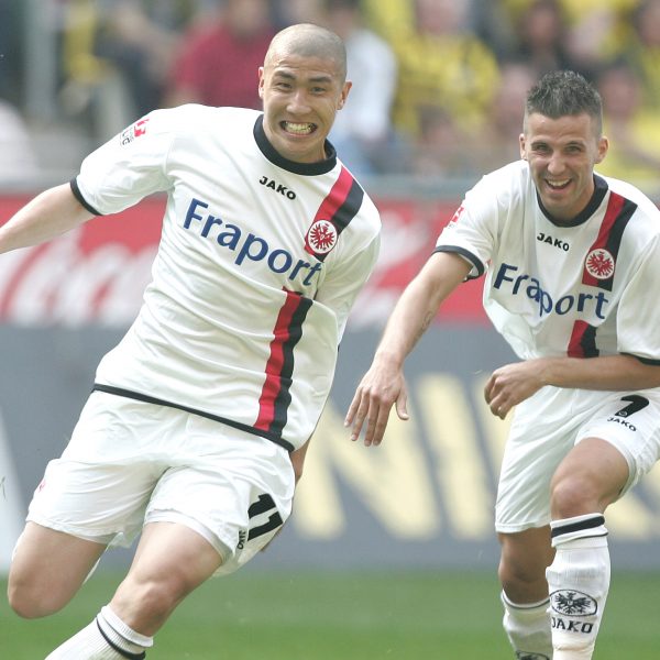 Du-Ri Cha (links) bejubelte sein vielleicht wichtigstes Tor im Trikot der Eintracht.