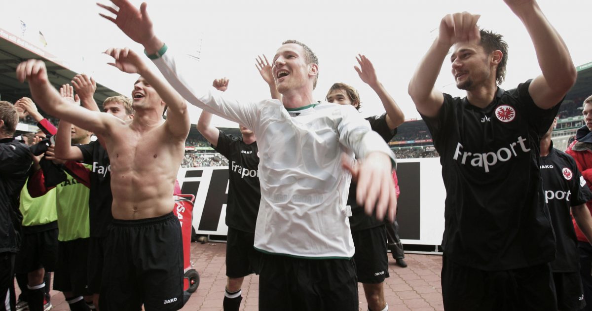 Fast auf den Tag genau vor neun Jahren feierte Frankfurt in Bremen den Klassenerhalt.