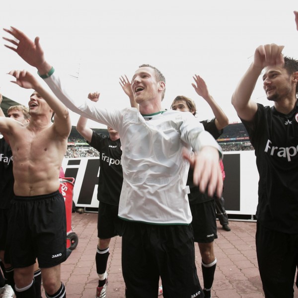 Fast auf den Tag genau vor neun Jahren feierte Frankfurt in Bremen den Klassenerhalt.