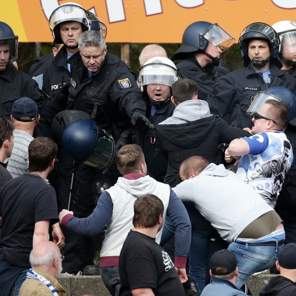 Trotz einiger Unruhen im Stadion und in der Stadt war die Polizei mit dem Verlauf des gestrigen Einsatzes zufrieden.