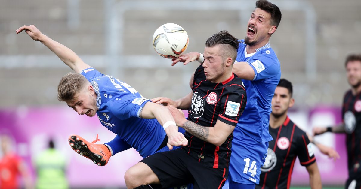 Viele Zweikämpfe und Nicklichkeiten beherrschten die Partie. Am Ende setzte sich die Eintracht jedoch verdient durch.